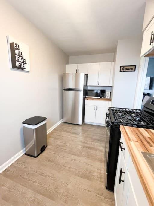 The Gateway: Entire Apartment 7 Mins From Airport Cleveland Eksteriør billede